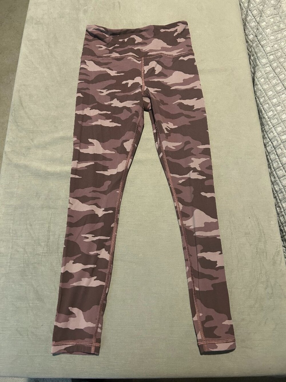 Athleta Elation Camo 7/8 Tight Leggings XS Flora Mauve Pink